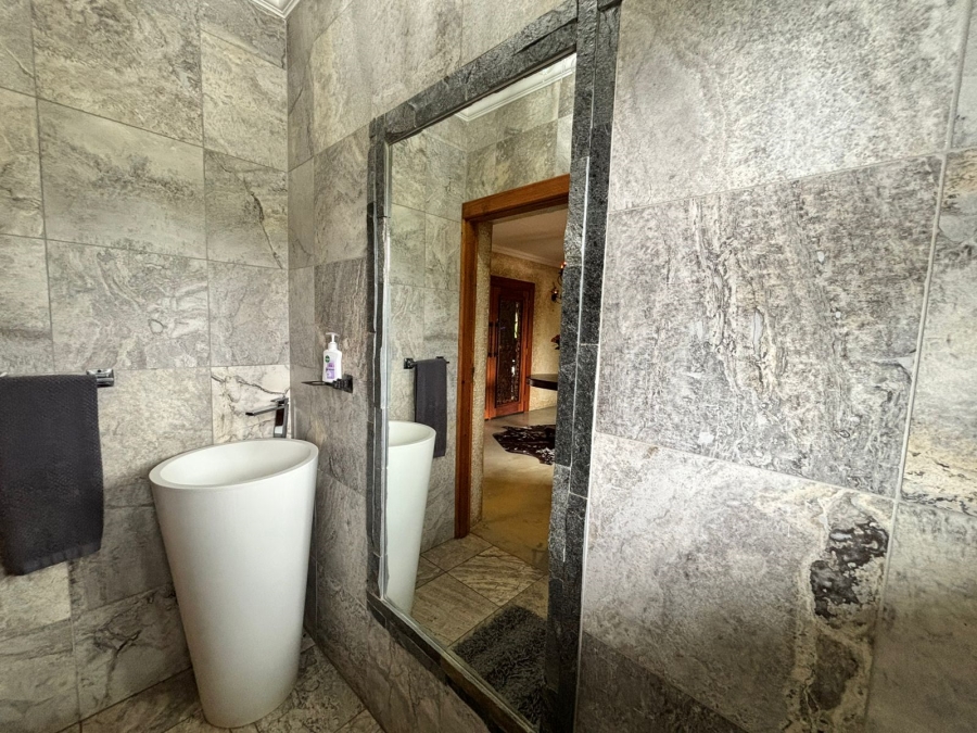 5 Bedroom Property for Sale in Grimbeeck Park North West